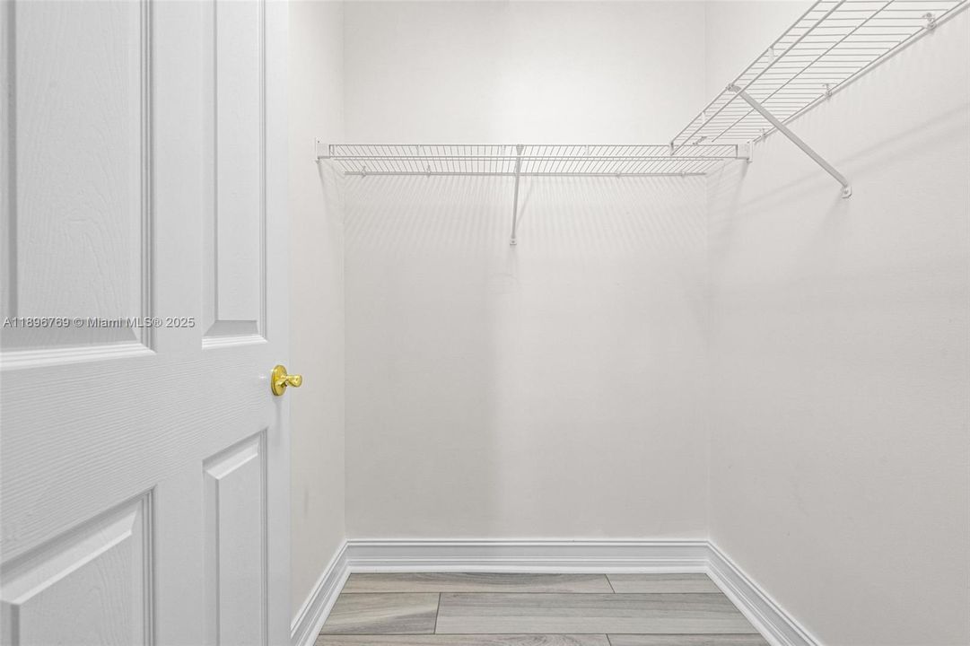 Active With Contract: $1,055,000 (3 beds, 3 baths, 2315 Square Feet)