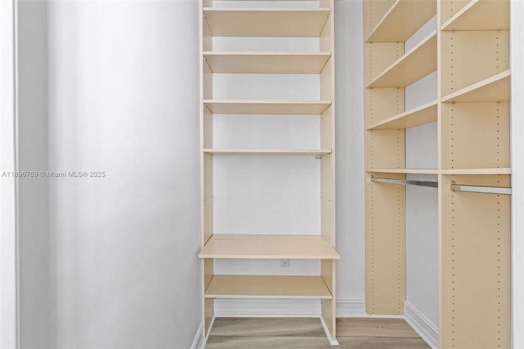 Active With Contract: $1,055,000 (3 beds, 3 baths, 2315 Square Feet)