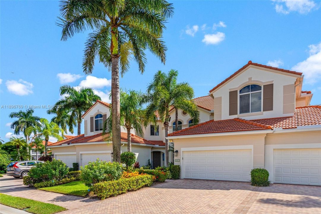 Active With Contract: $1,055,000 (3 beds, 3 baths, 2315 Square Feet)