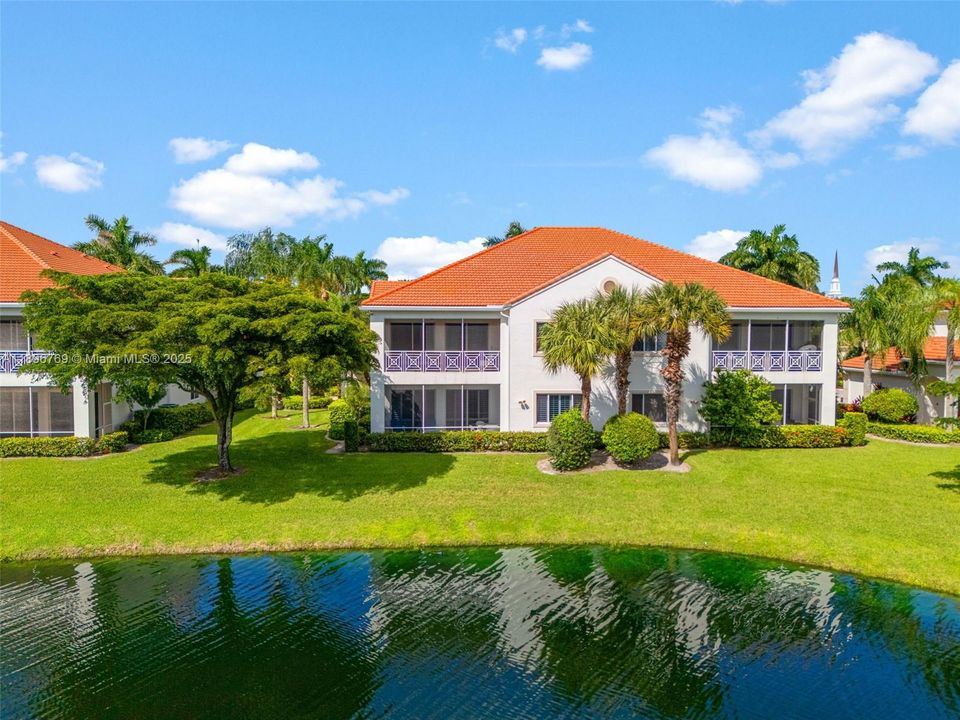 Active With Contract: $1,055,000 (3 beds, 3 baths, 2315 Square Feet)