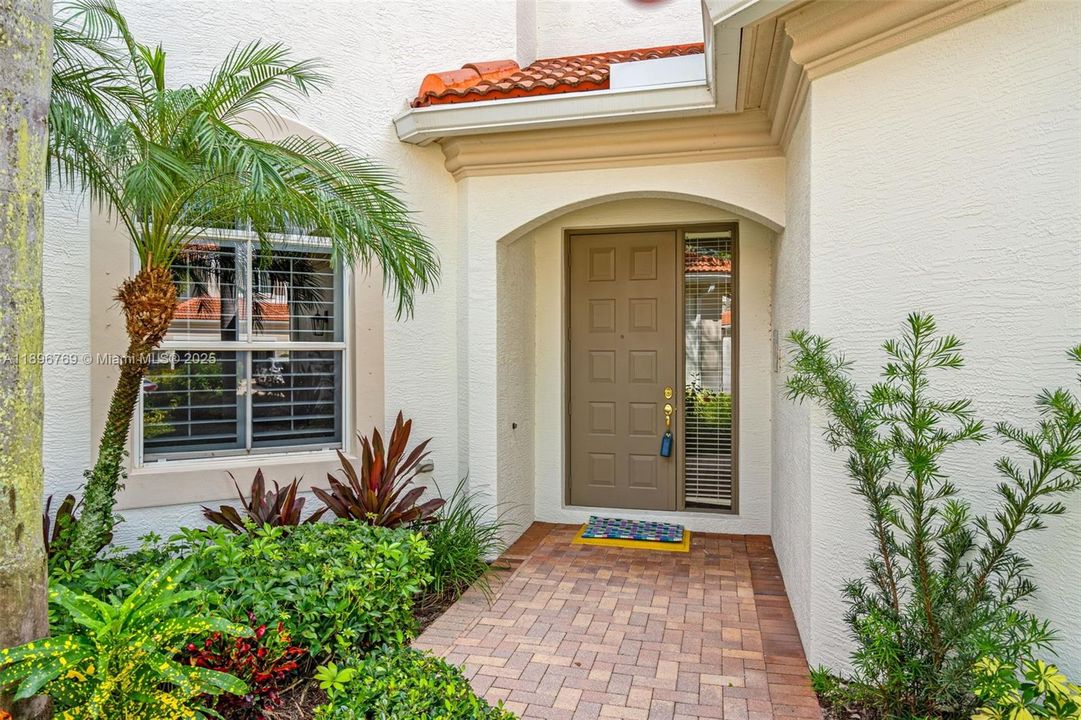 Active With Contract: $1,055,000 (3 beds, 3 baths, 2315 Square Feet)