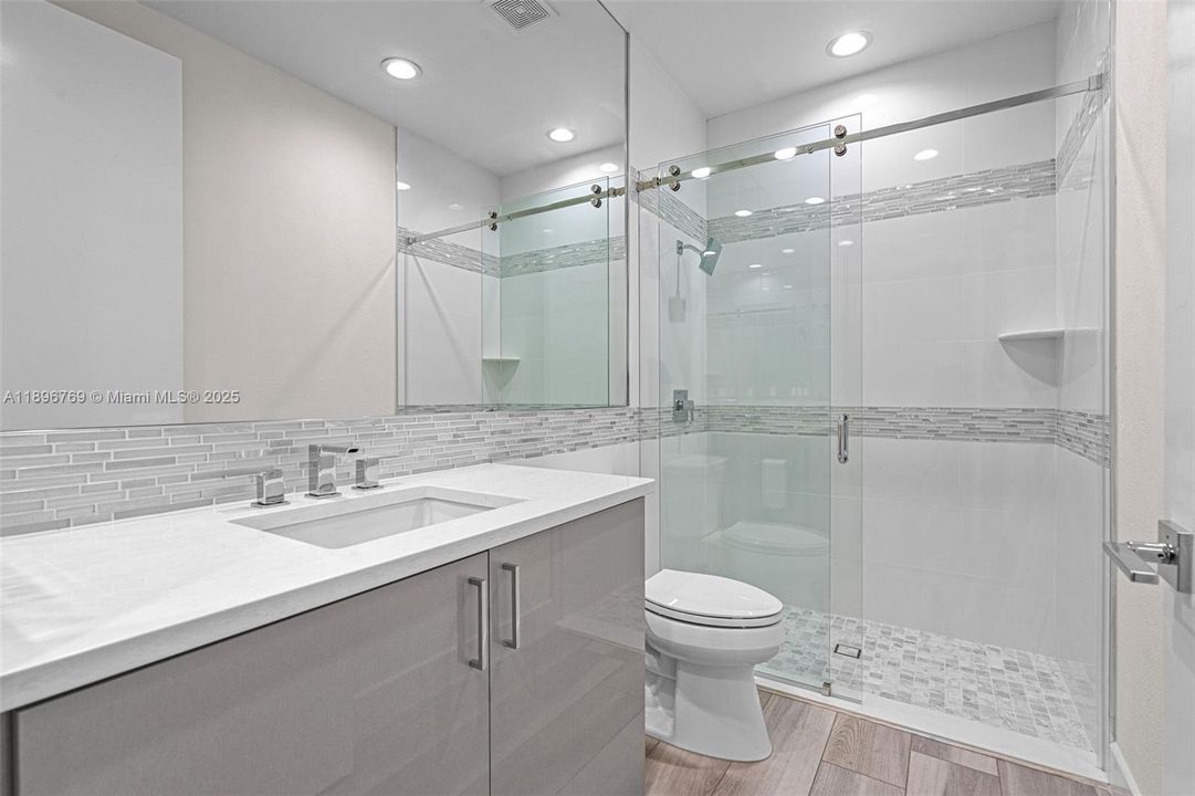 Active With Contract: $1,055,000 (3 beds, 3 baths, 2315 Square Feet)