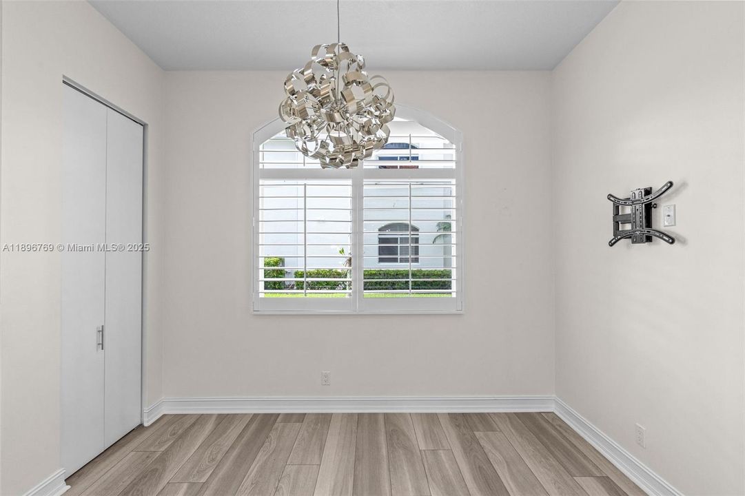 Active With Contract: $1,055,000 (3 beds, 3 baths, 2315 Square Feet)