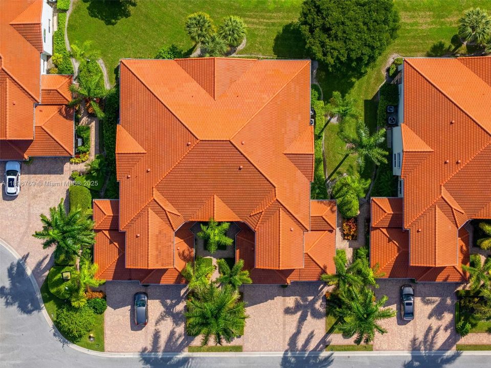 Active With Contract: $1,055,000 (3 beds, 3 baths, 2315 Square Feet)