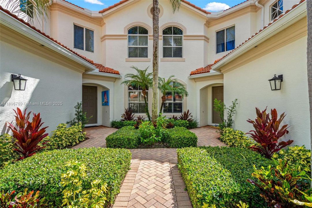 Active With Contract: $1,055,000 (3 beds, 3 baths, 2315 Square Feet)