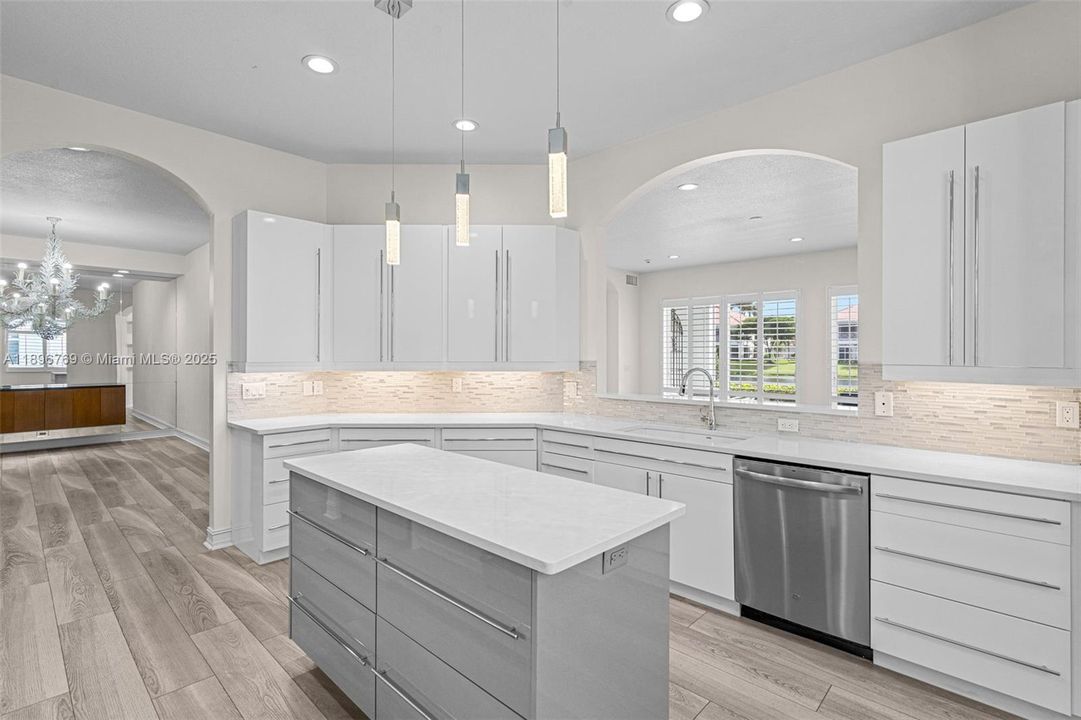 Active With Contract: $1,055,000 (3 beds, 3 baths, 2315 Square Feet)