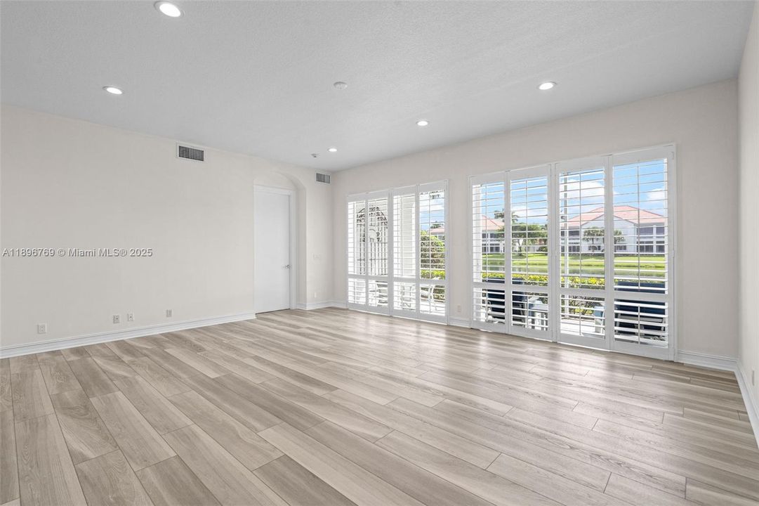 Active With Contract: $1,055,000 (3 beds, 3 baths, 2315 Square Feet)