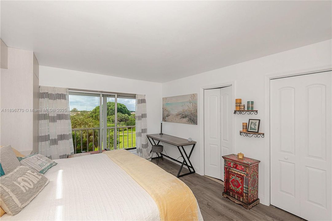 For Sale: $199,900 (2 beds, 2 baths, 992 Square Feet)