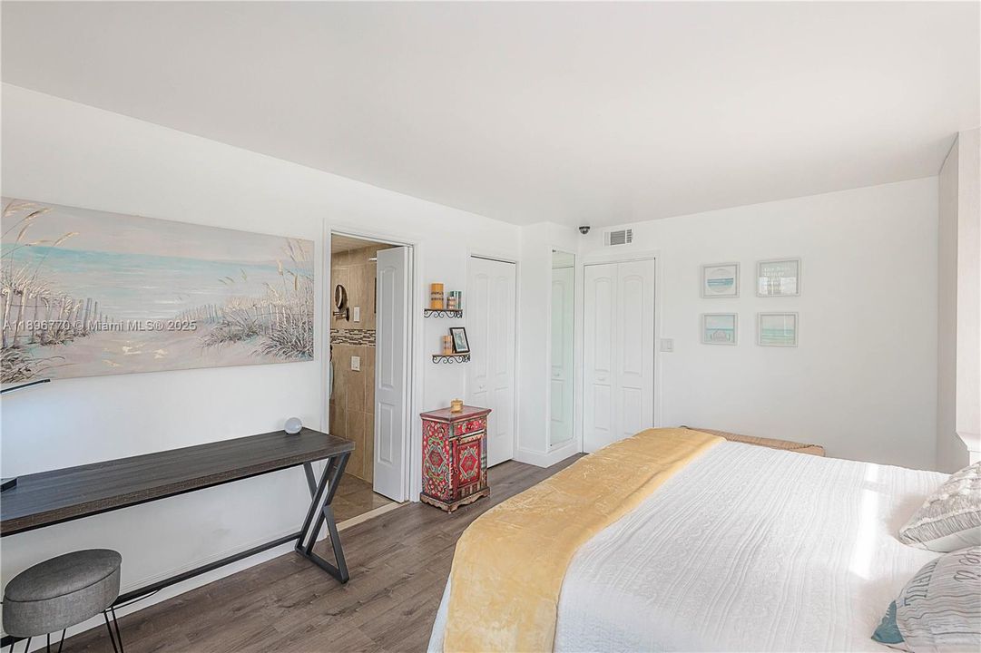 For Sale: $199,900 (2 beds, 2 baths, 992 Square Feet)