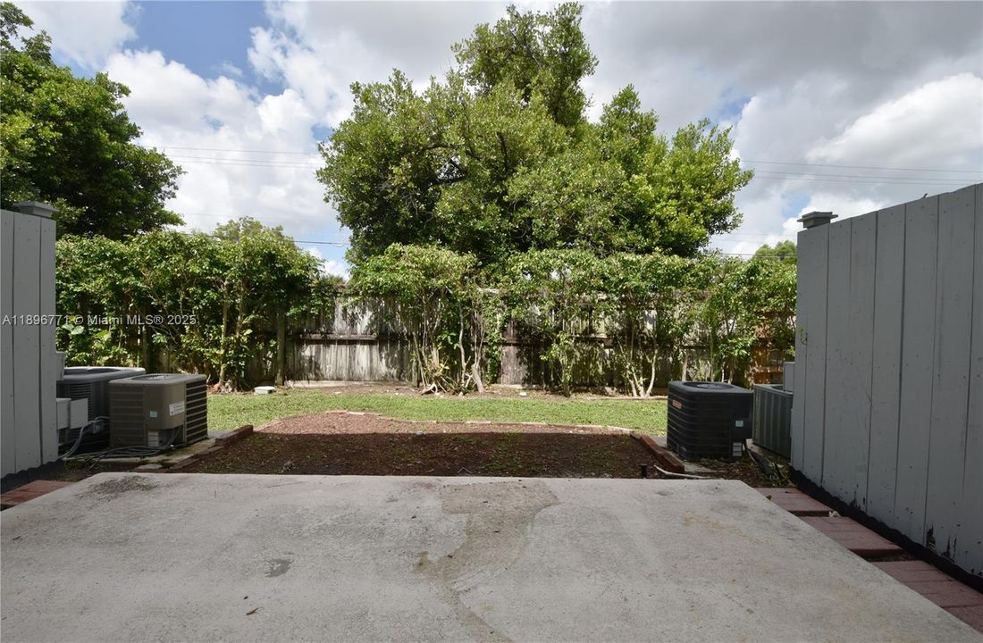 Под контрактом: $1,550 (1 спален, 1 ванн, 547 Квадратных фут)