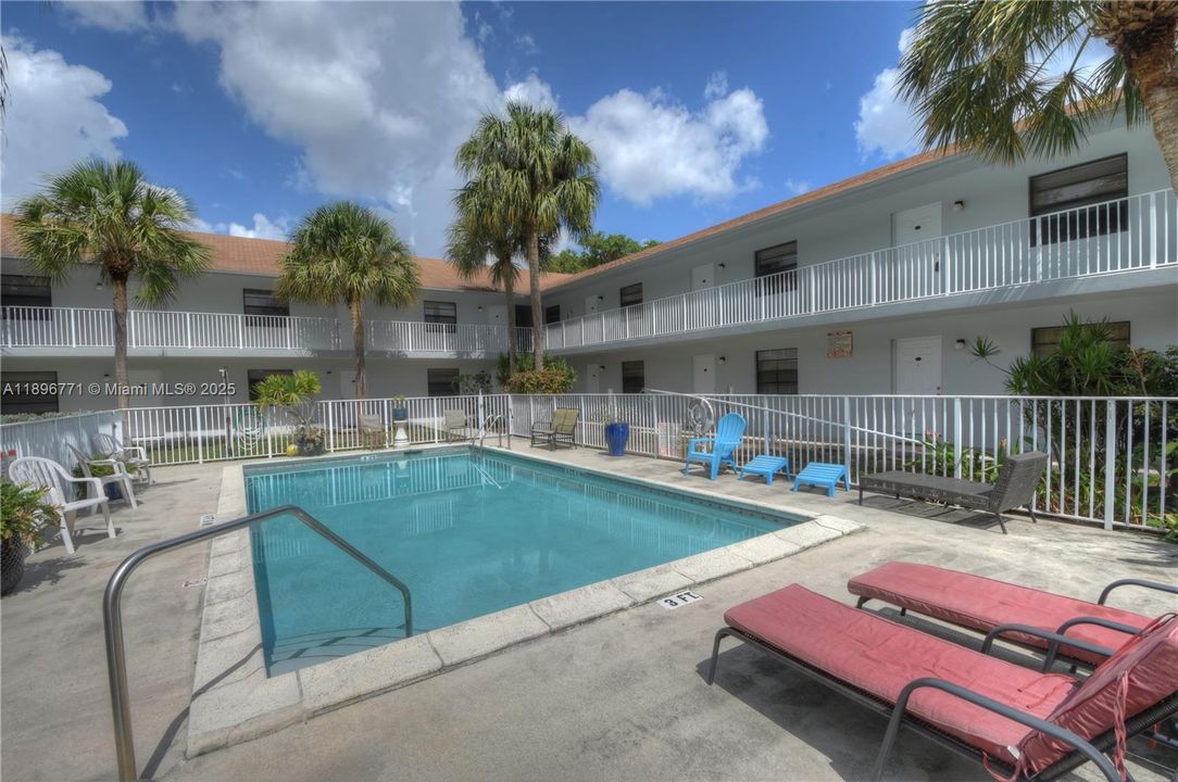 Под контрактом: $1,550 (1 спален, 1 ванн, 547 Квадратных фут)