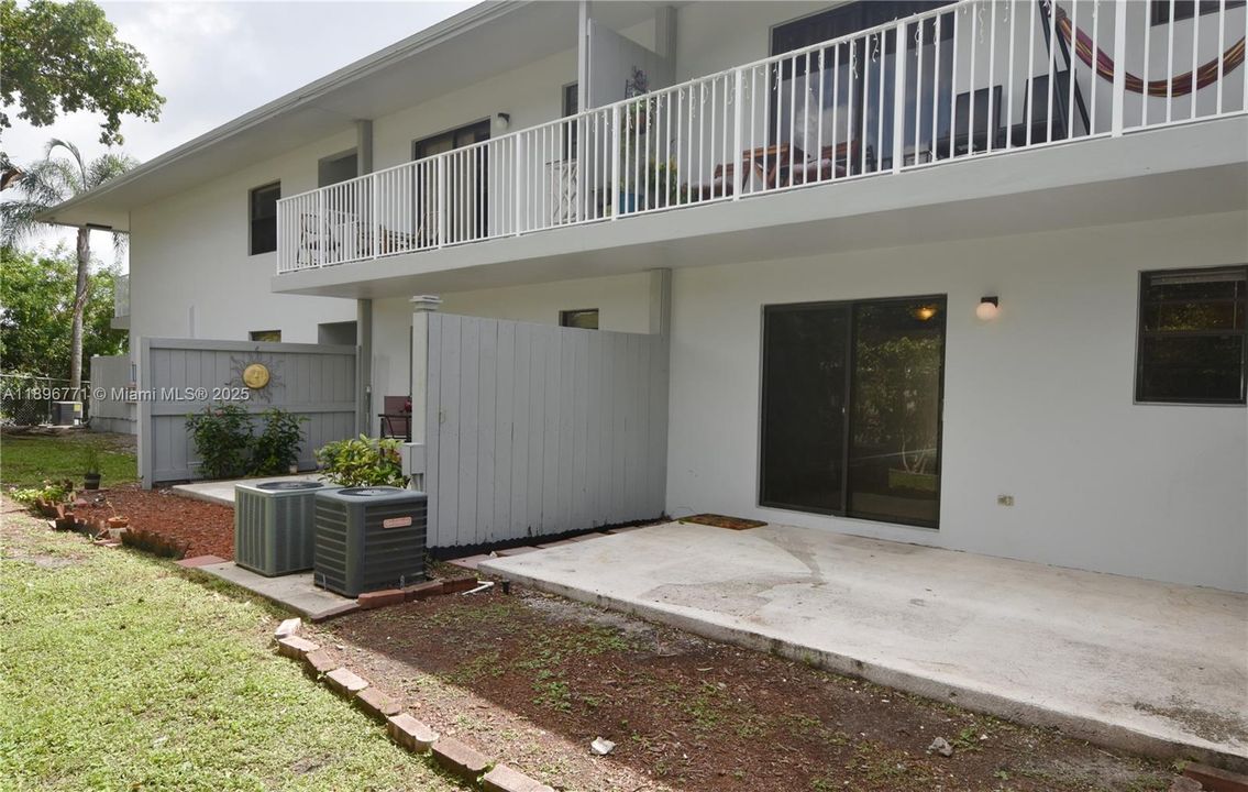 Под контрактом: $1,550 (1 спален, 1 ванн, 547 Квадратных фут)