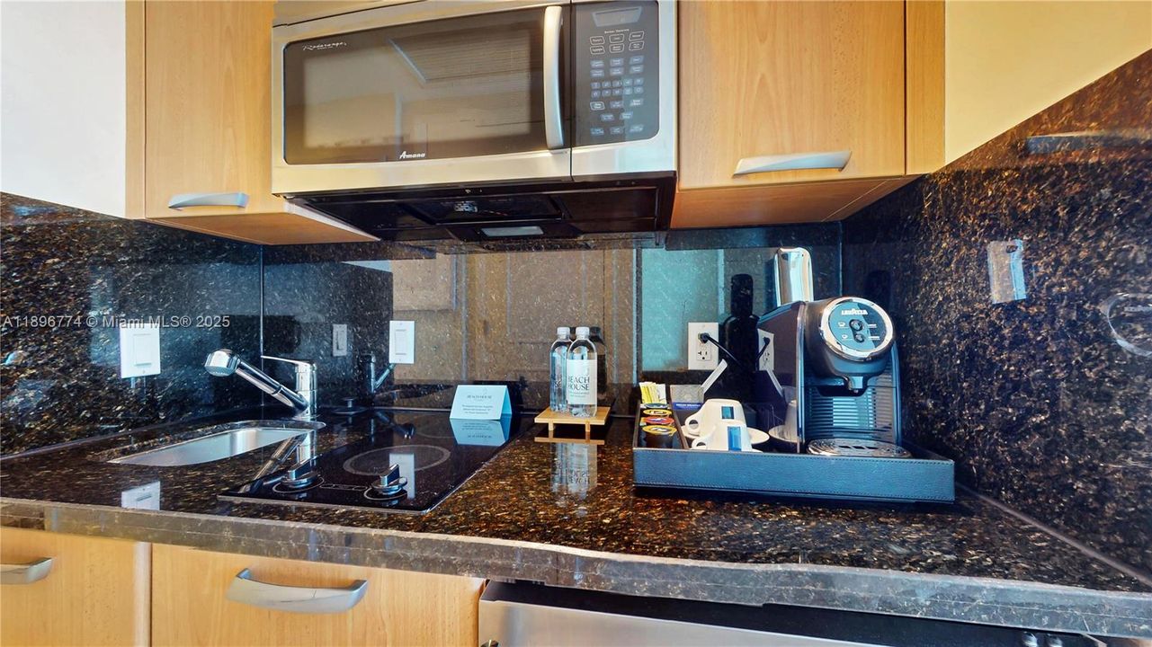 待售: $235,000 (1 贝兹, 1 浴室, 533 平方英尺)