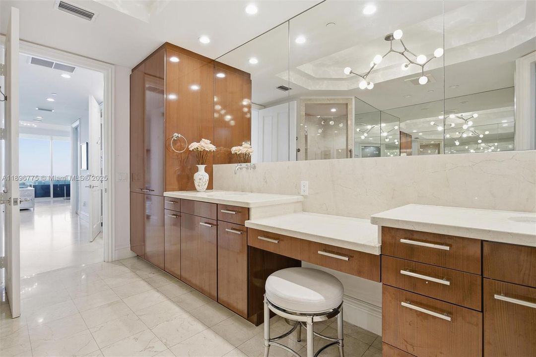 For Sale: $7,495,000 (3 beds, 3 baths, 3289 Square Feet)