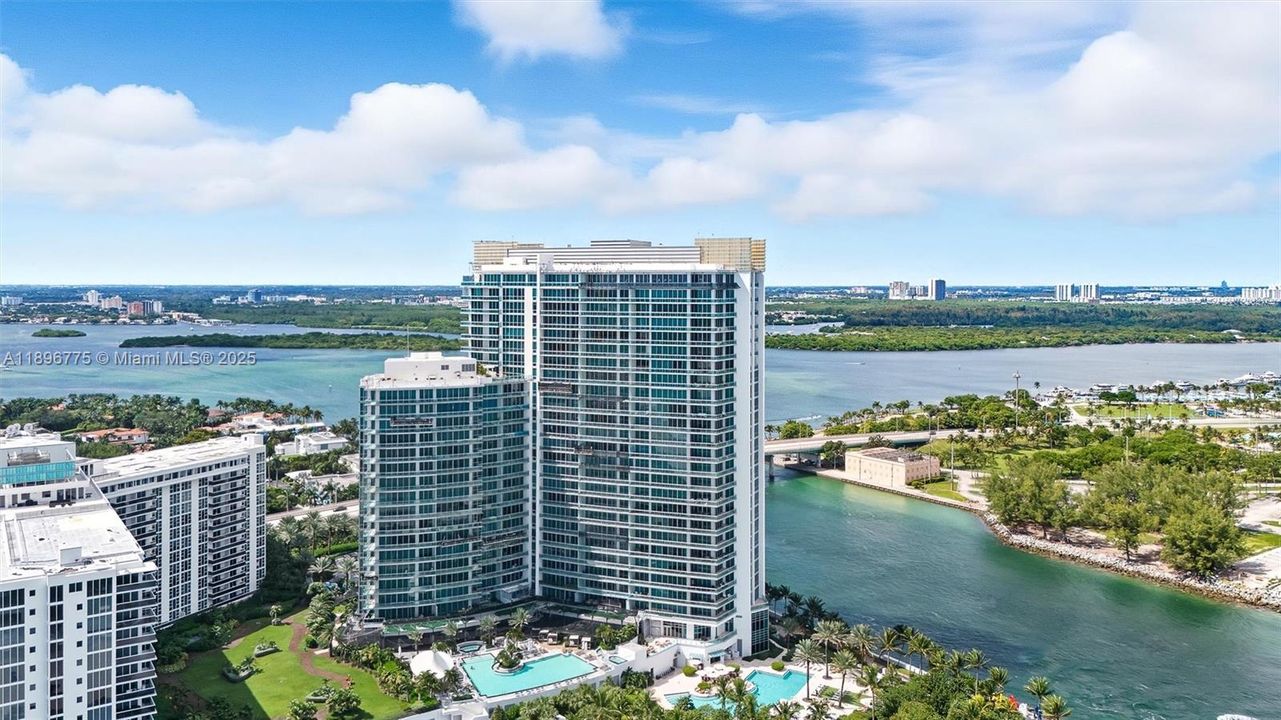 For Sale: $7,495,000 (3 beds, 3 baths, 3289 Square Feet)