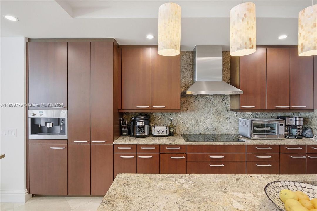 For Sale: $7,495,000 (3 beds, 3 baths, 3289 Square Feet)