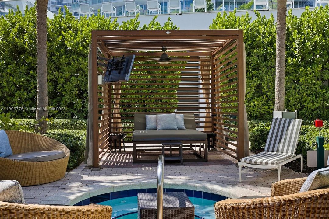 For Sale: $7,495,000 (3 beds, 3 baths, 3289 Square Feet)