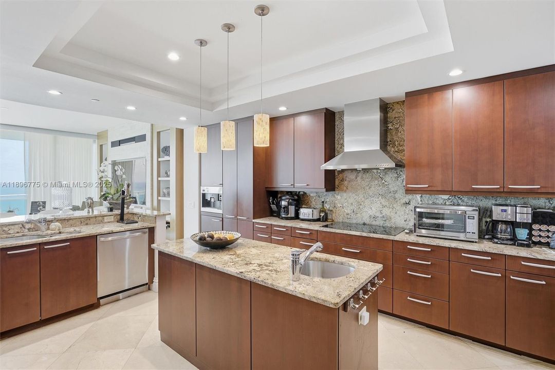 For Sale: $7,495,000 (3 beds, 3 baths, 3289 Square Feet)