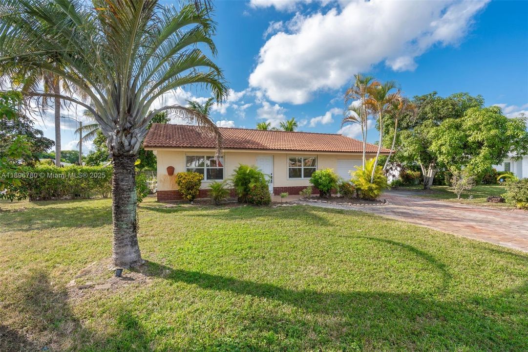 Под контрактом: $2,300 (2 спален, 1 ванн, 864 Квадратных фут)