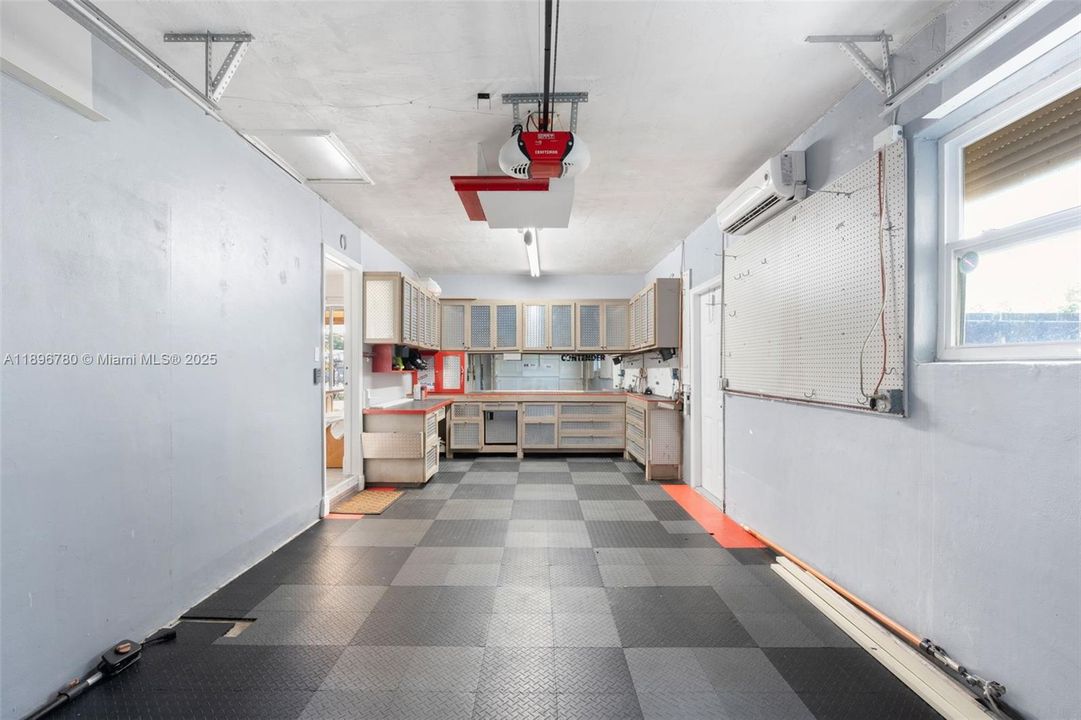 Под контрактом: $2,300 (2 спален, 1 ванн, 864 Квадратных фут)