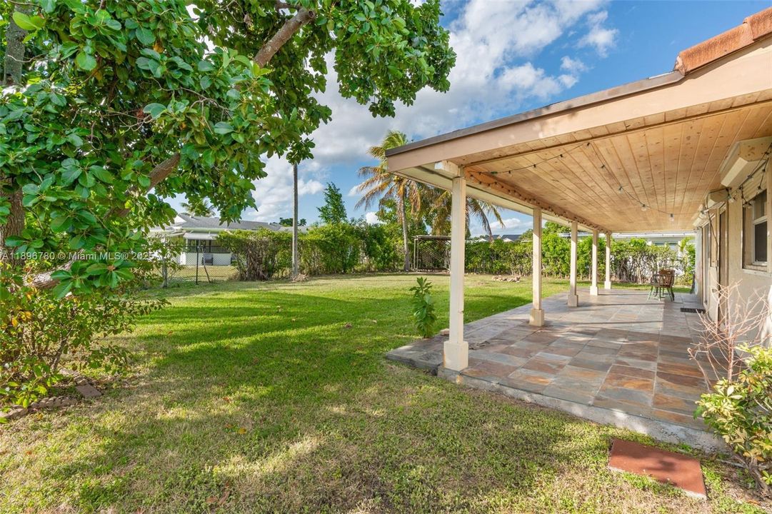 Под контрактом: $2,300 (2 спален, 1 ванн, 864 Квадратных фут)