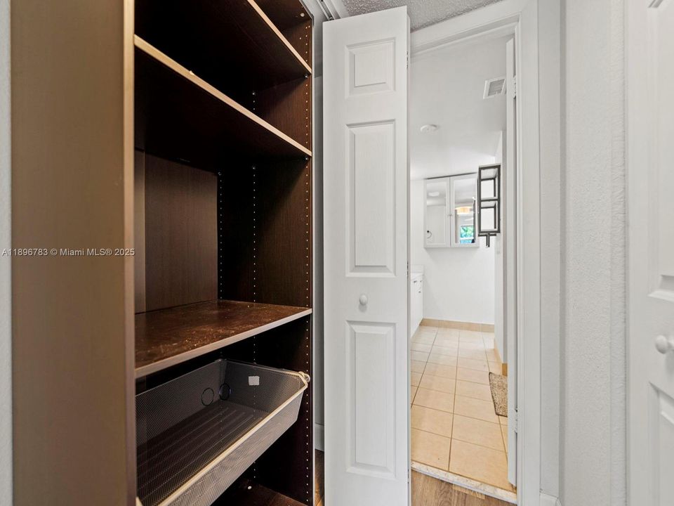 For Sale: $199,000 (2 beds, 2 baths, 1252 Square Feet)