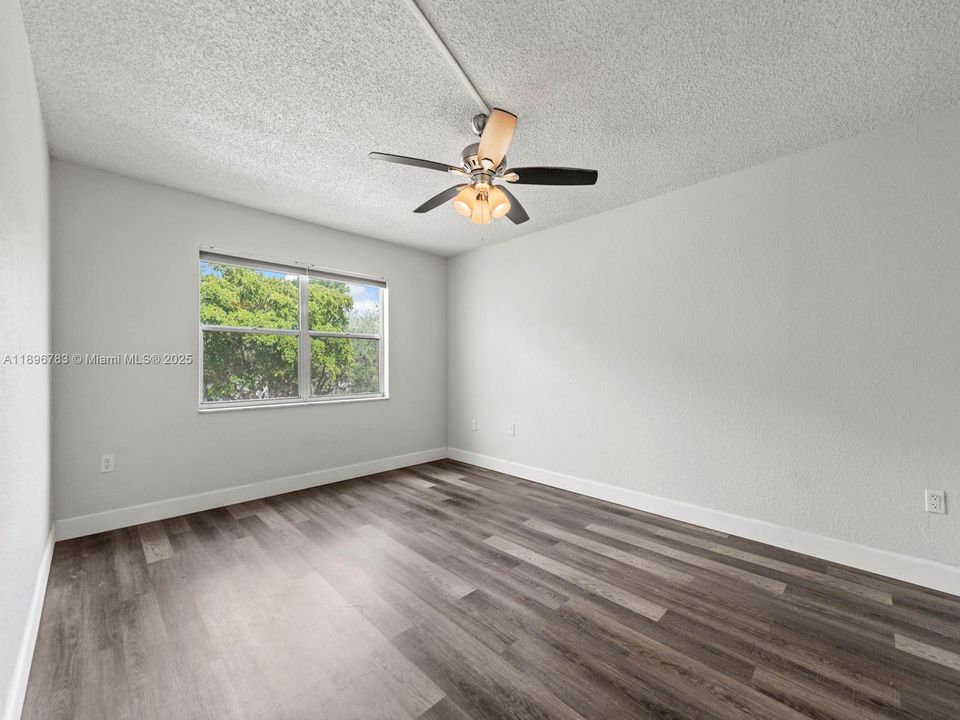 For Sale: $199,000 (2 beds, 2 baths, 1252 Square Feet)