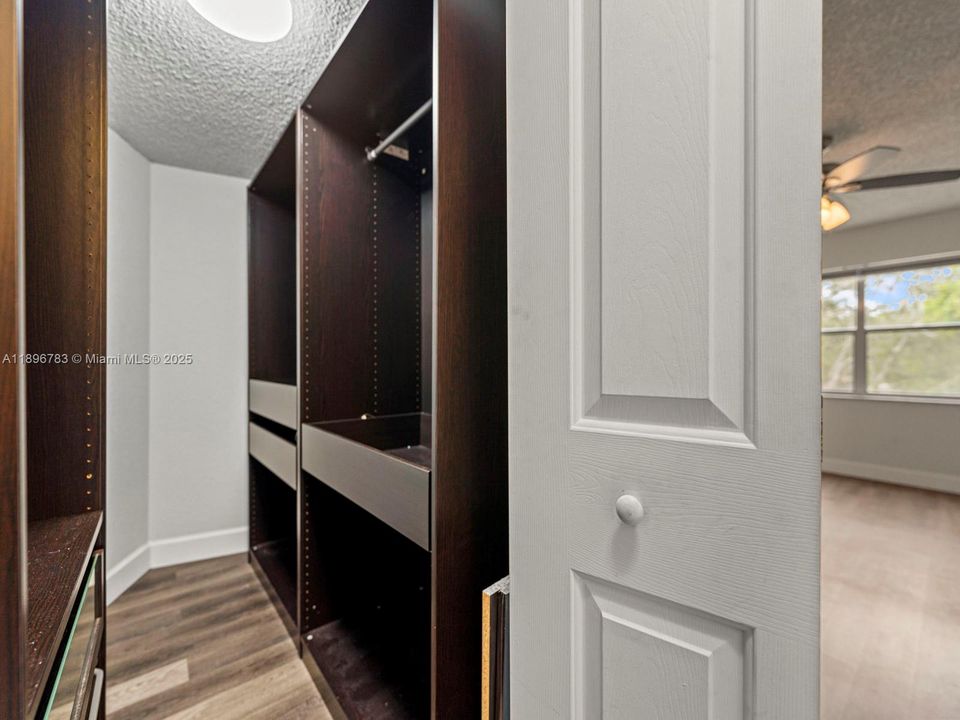 For Sale: $199,000 (2 beds, 2 baths, 1252 Square Feet)