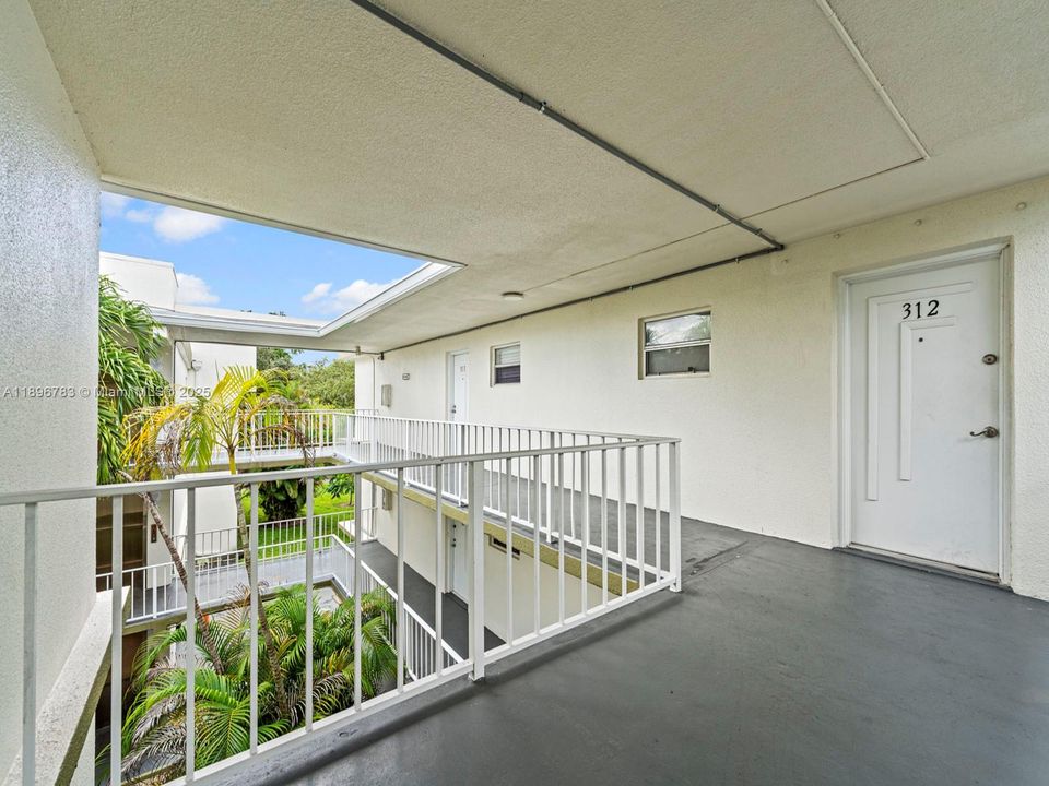 For Sale: $199,000 (2 beds, 2 baths, 1252 Square Feet)