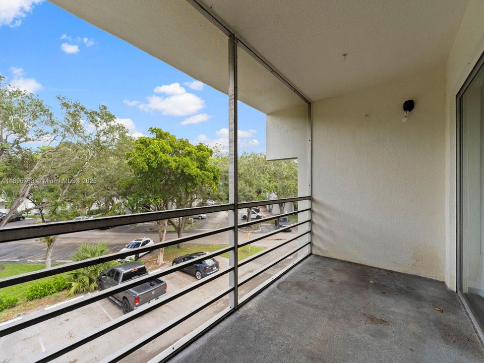 For Sale: $199,000 (2 beds, 2 baths, 1252 Square Feet)