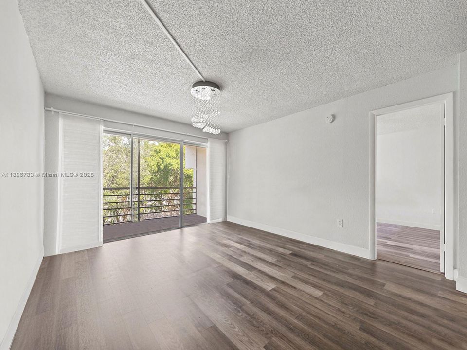 For Sale: $199,000 (2 beds, 2 baths, 1252 Square Feet)