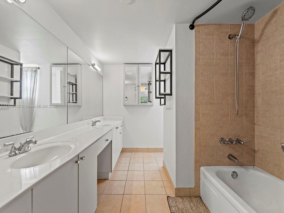 For Sale: $199,000 (2 beds, 2 baths, 1252 Square Feet)