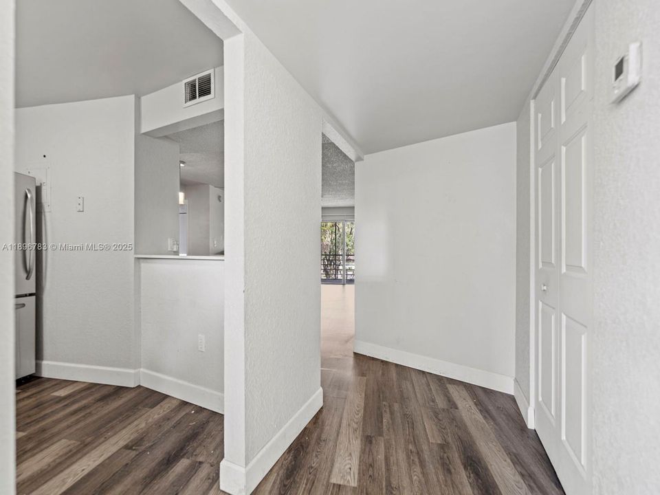 For Sale: $199,000 (2 beds, 2 baths, 1252 Square Feet)