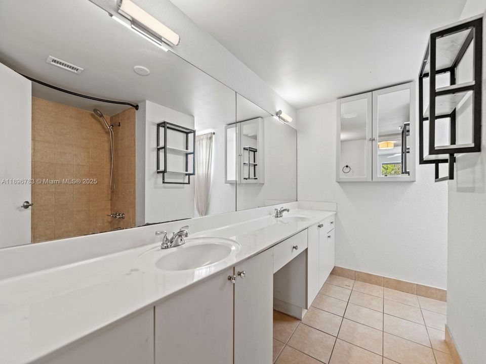 For Sale: $199,000 (2 beds, 2 baths, 1252 Square Feet)
