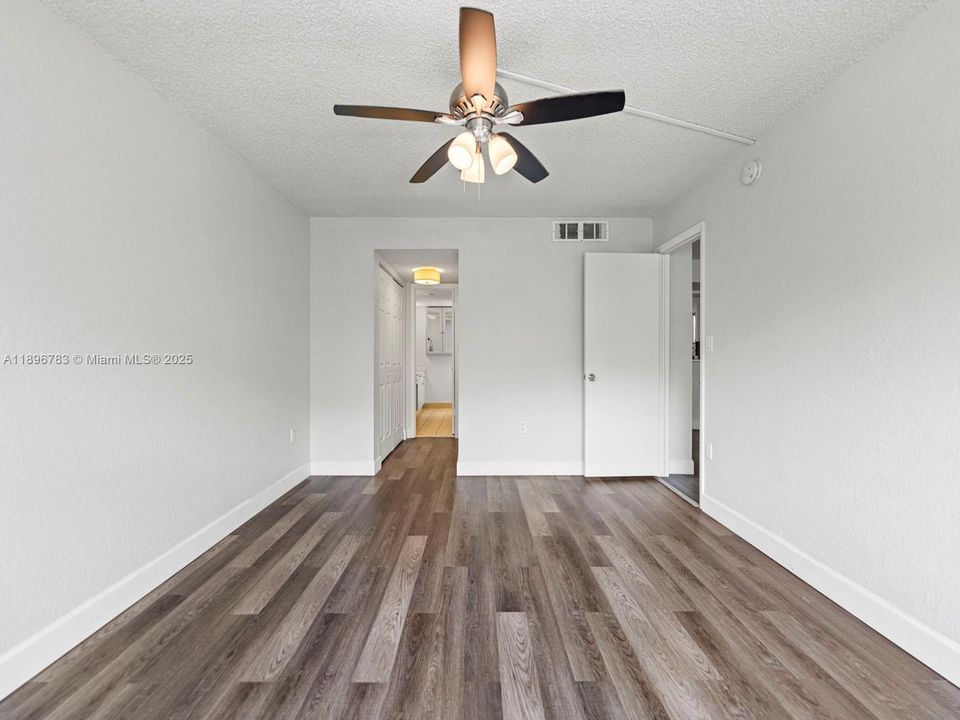 For Sale: $199,000 (2 beds, 2 baths, 1252 Square Feet)