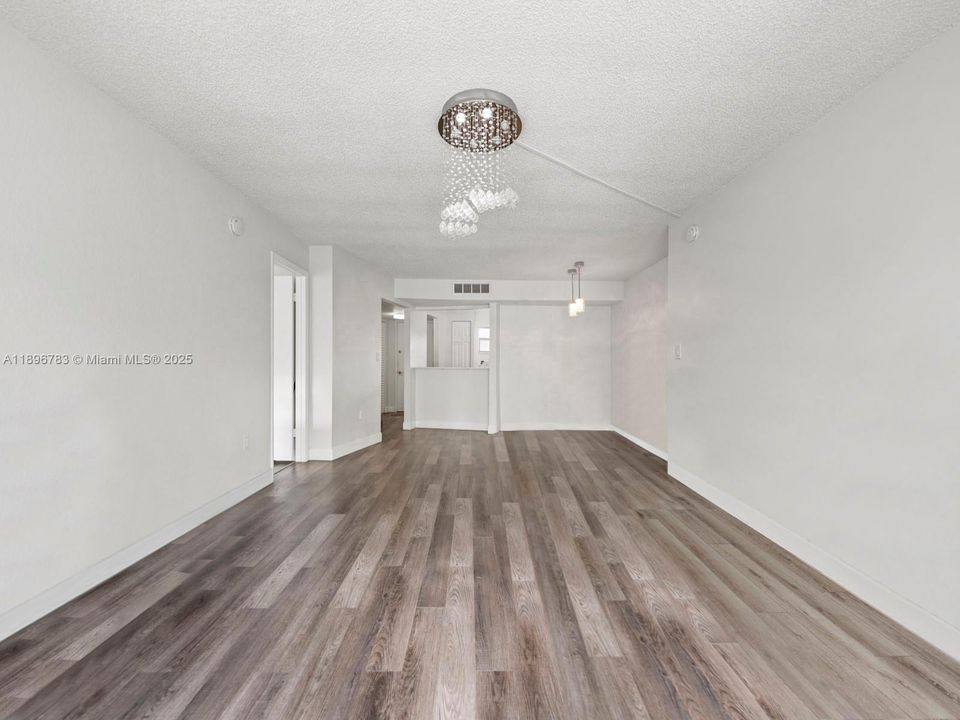 For Sale: $199,000 (2 beds, 2 baths, 1252 Square Feet)