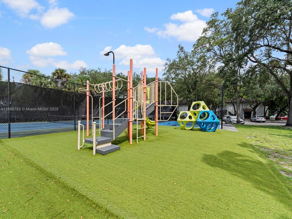 For Sale: $199,000 (2 beds, 2 baths, 1252 Square Feet)