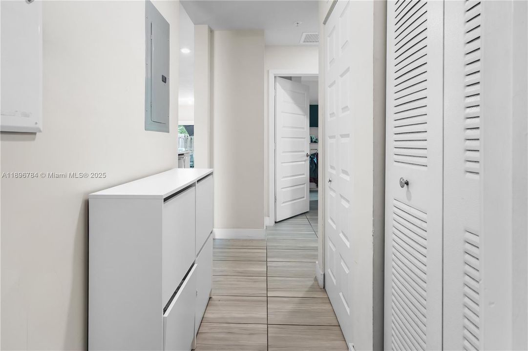 Под контрактом: $459,000 (3 спален, 2 ванн, 1236 Квадратных фут)