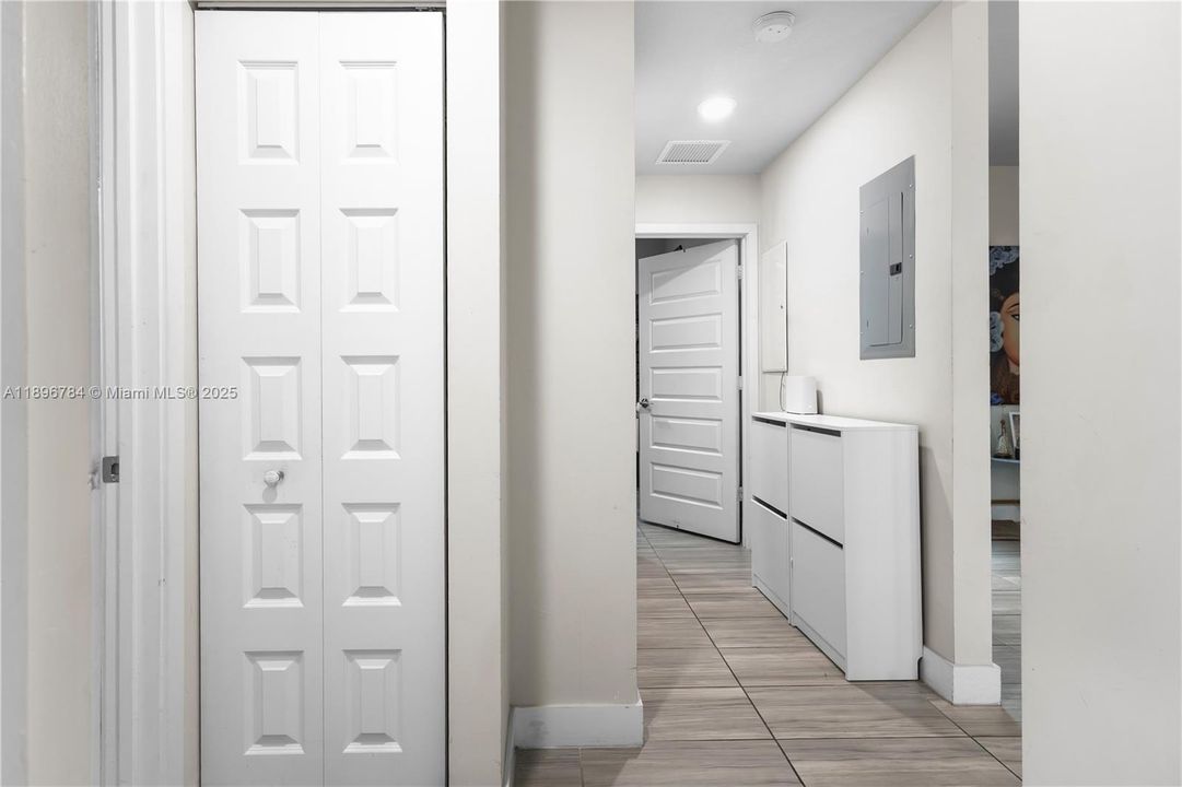 Под контрактом: $459,000 (3 спален, 2 ванн, 1236 Квадратных фут)