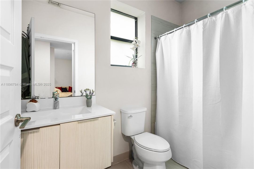 Под контрактом: $459,000 (3 спален, 2 ванн, 1236 Квадратных фут)