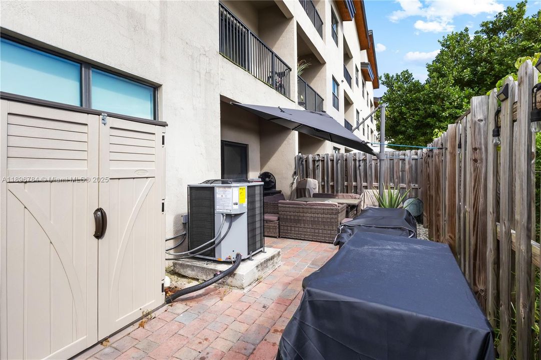 Под контрактом: $459,000 (3 спален, 2 ванн, 1236 Квадратных фут)