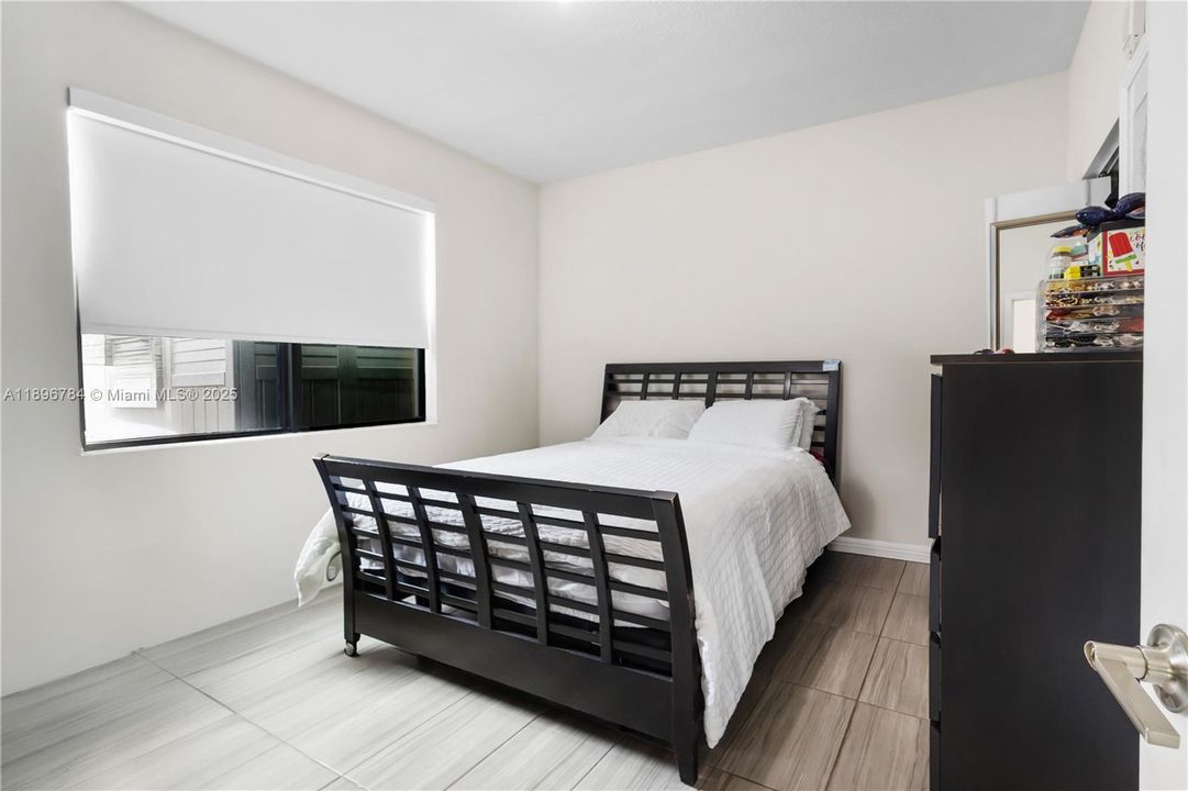 Под контрактом: $459,000 (3 спален, 2 ванн, 1236 Квадратных фут)