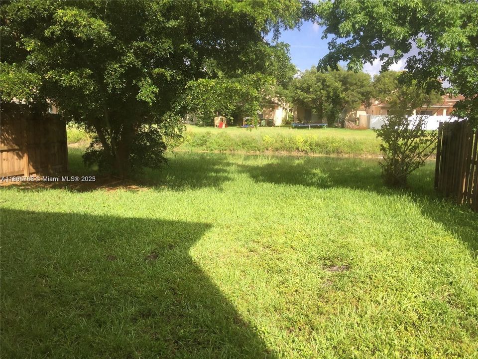 Activo con contrato: $2,850 (3 camas, 2 baños, 1507 Pies cuadrados)