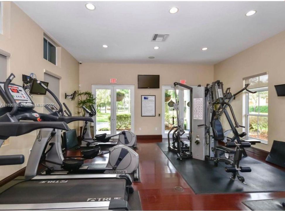 Activo con contrato: $2,850 (3 camas, 2 baños, 1507 Pies cuadrados)