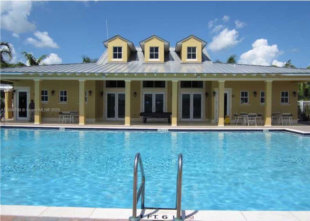 Activo con contrato: $2,850 (3 camas, 2 baños, 1507 Pies cuadrados)