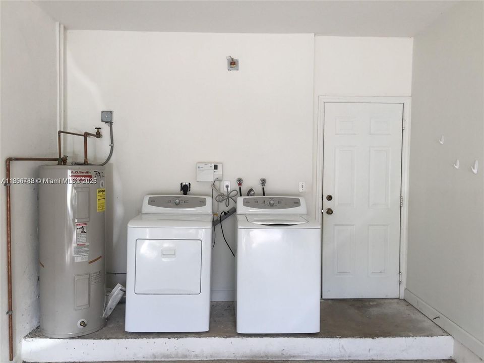 Activo con contrato: $2,850 (3 camas, 2 baños, 1507 Pies cuadrados)