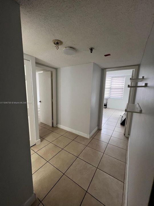 For Sale: $199,900 (2 beds, 2 baths, 1213 Square Feet)