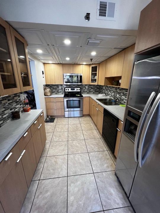 For Sale: $199,900 (2 beds, 2 baths, 1213 Square Feet)