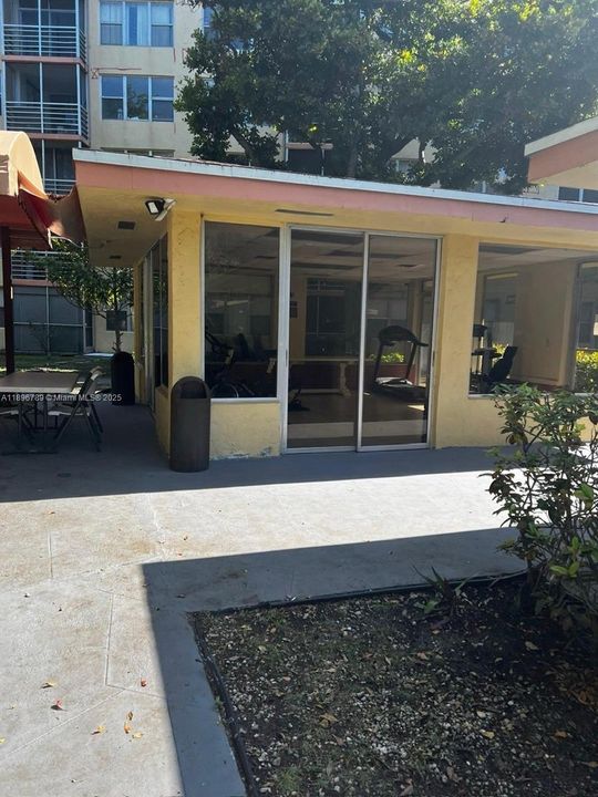 For Sale: $199,900 (2 beds, 2 baths, 1213 Square Feet)