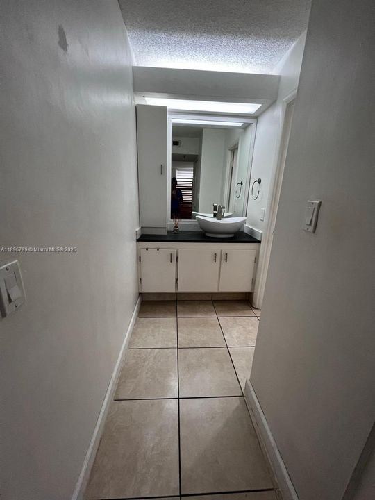 For Sale: $199,900 (2 beds, 2 baths, 1213 Square Feet)